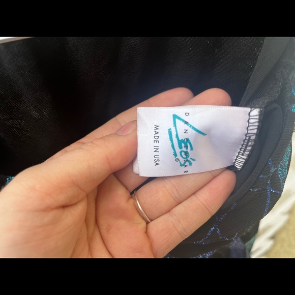 Off the shoulder leo dance shirt - Picture 2 of 3